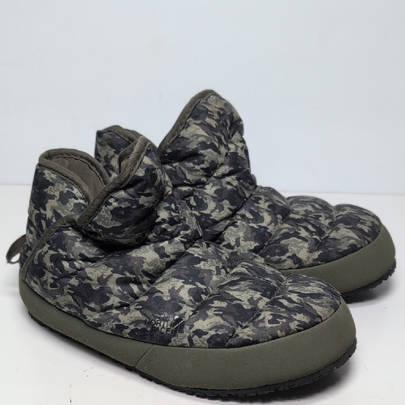 The North Face thermoball Camoflage puffy winter booties little boy size 1 EU 32 - Picture 1 of 15